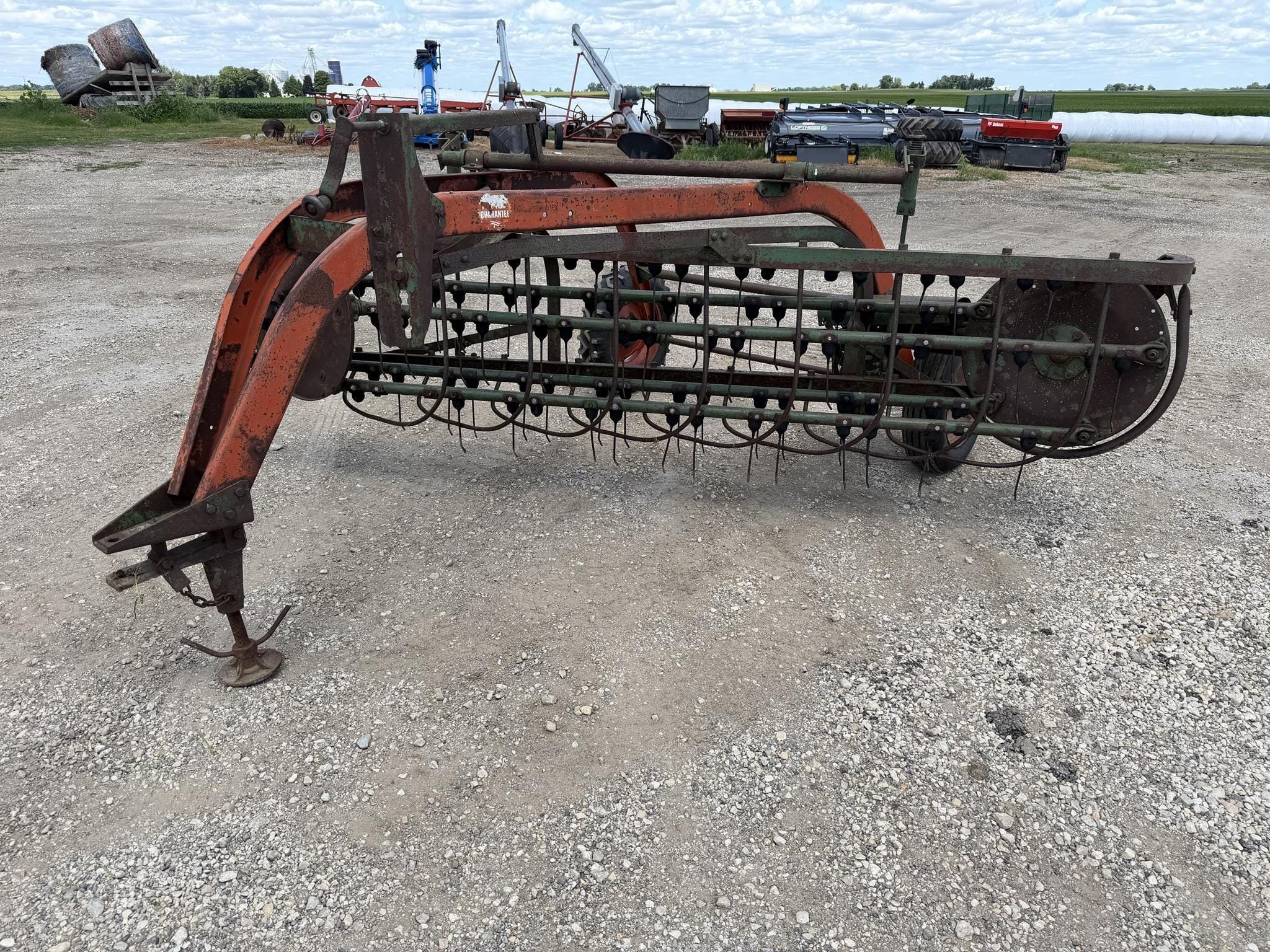 New Idea 402 Equipment Image0