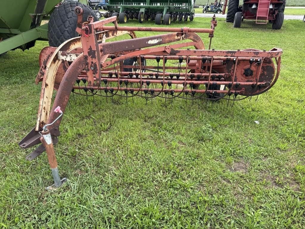 New Idea 402 Equipment Image0