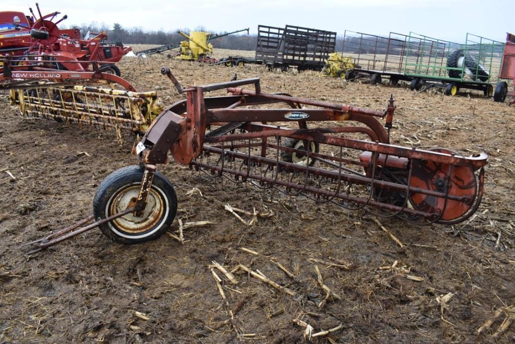 New Idea 402 Equipment Image0