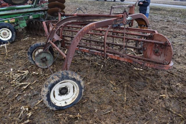 Image of New Idea 402 equipment image 2