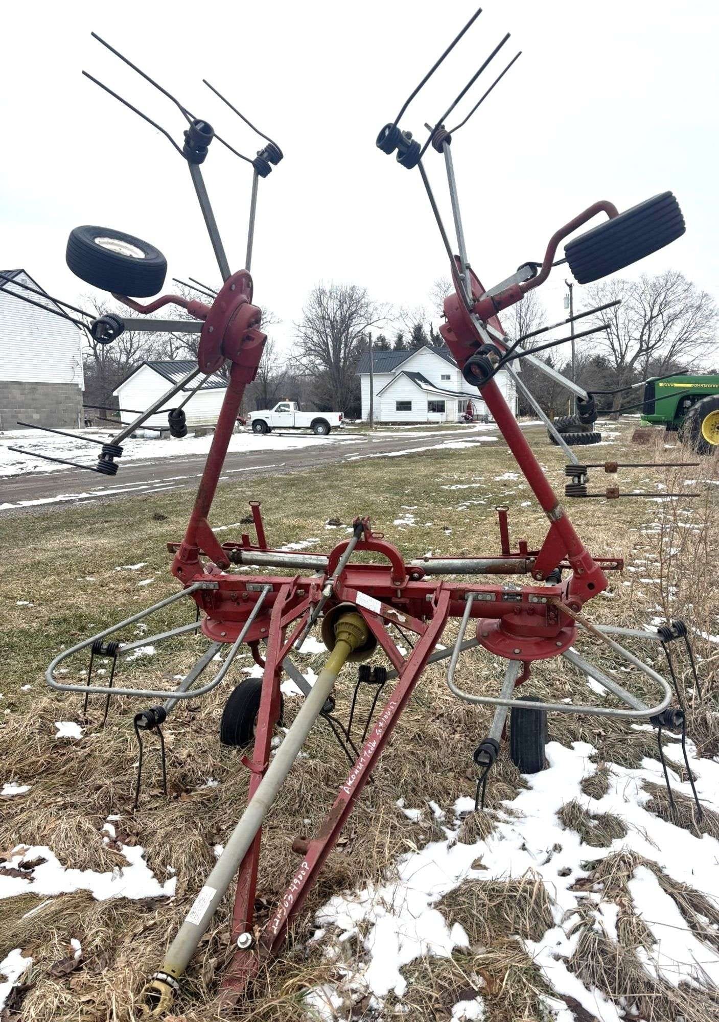 New Idea 4217 Equipment Image0