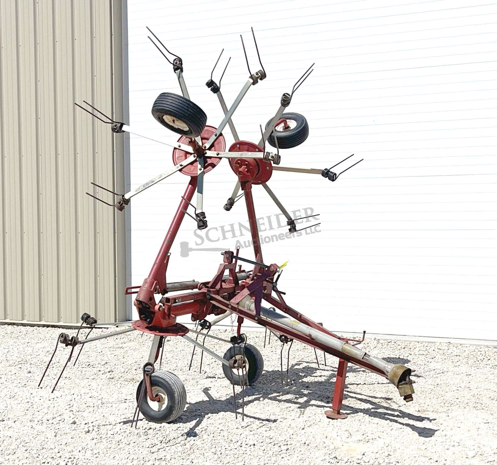 New Idea 4217 Equipment Image0