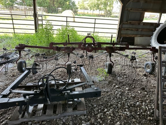 New Idea 4227 Equipment Image0