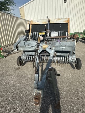 Image of New Idea 484 equipment image 1