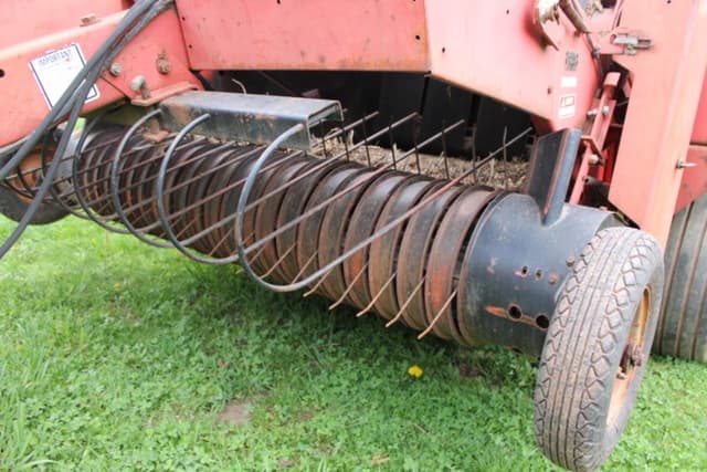 Image of New Idea 484 equipment image 2