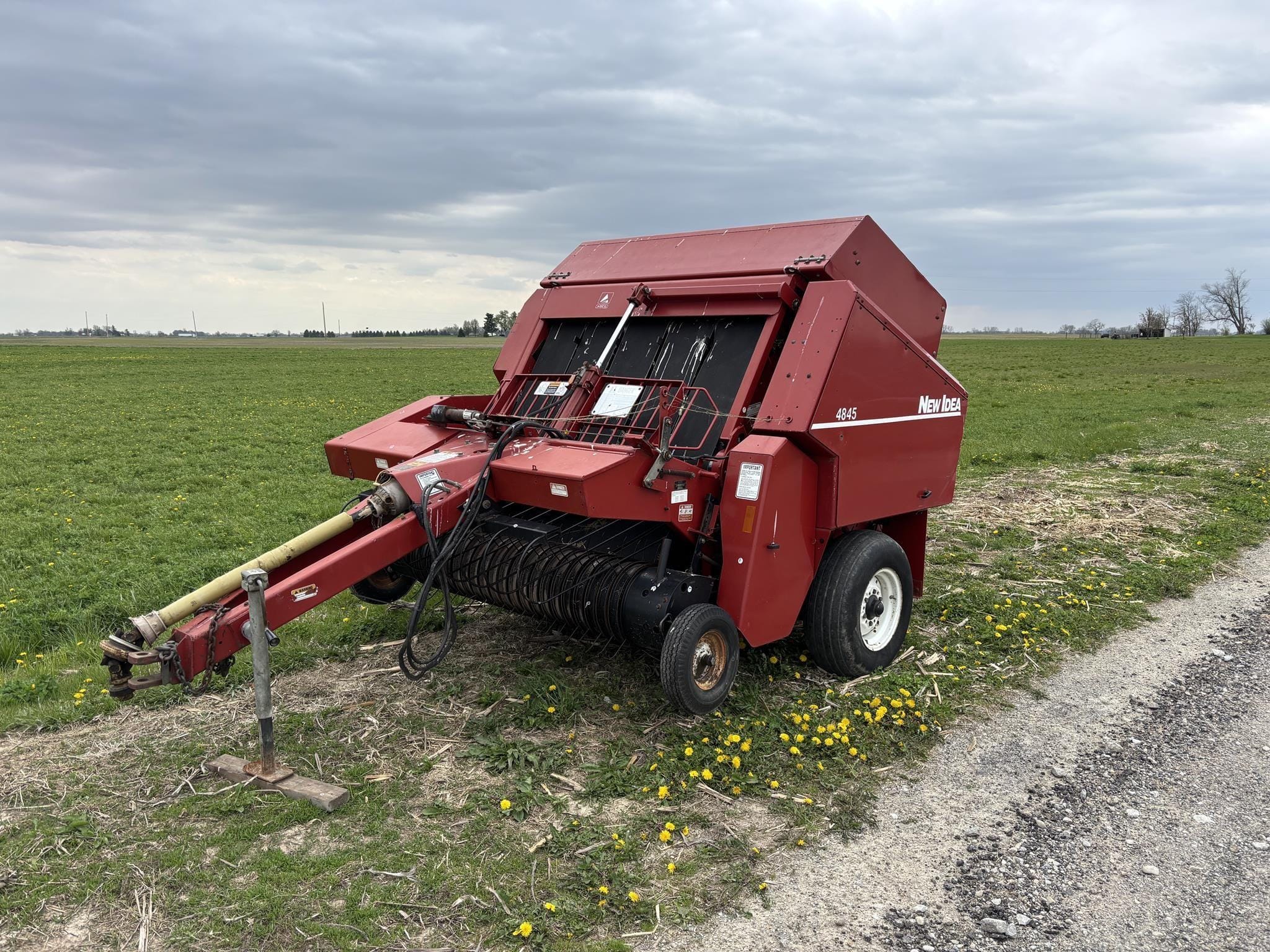 New Idea 4845 Equipment Image0