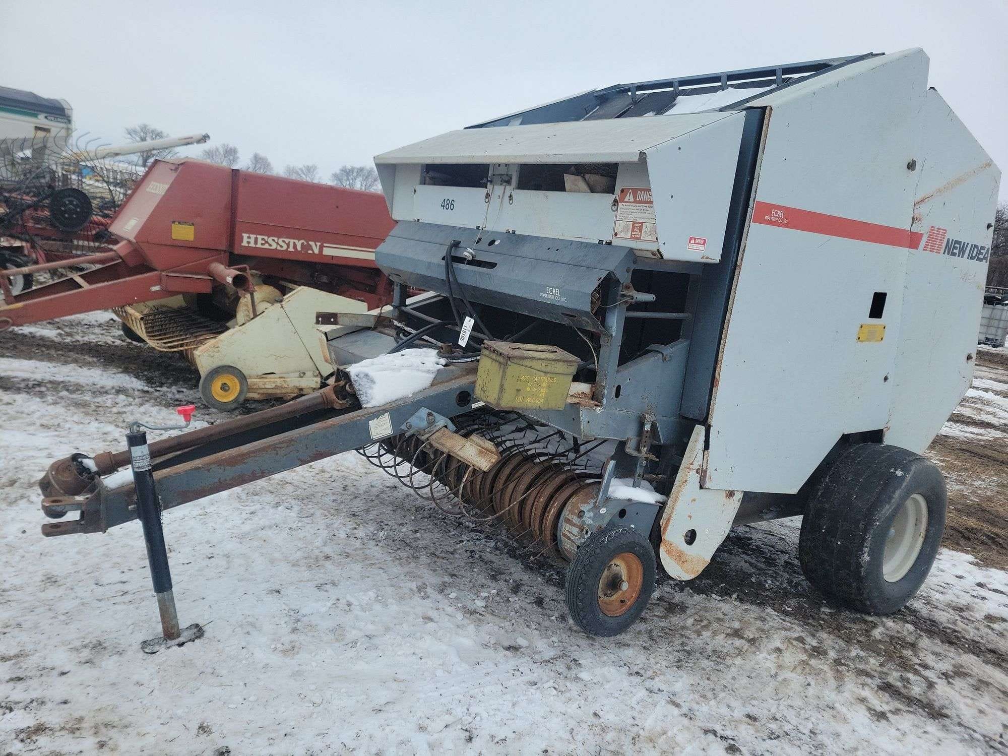 New Idea 486 Equipment Image0