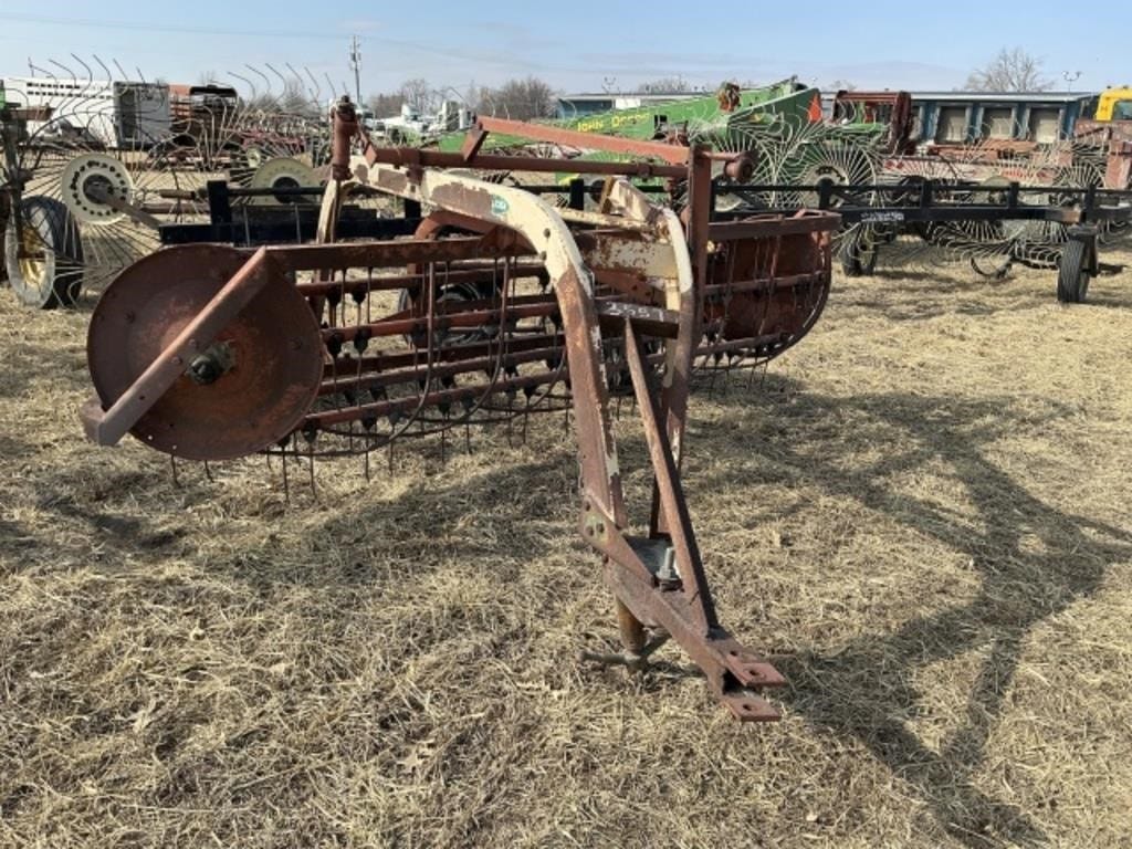 New Idea 402 Equipment Image0