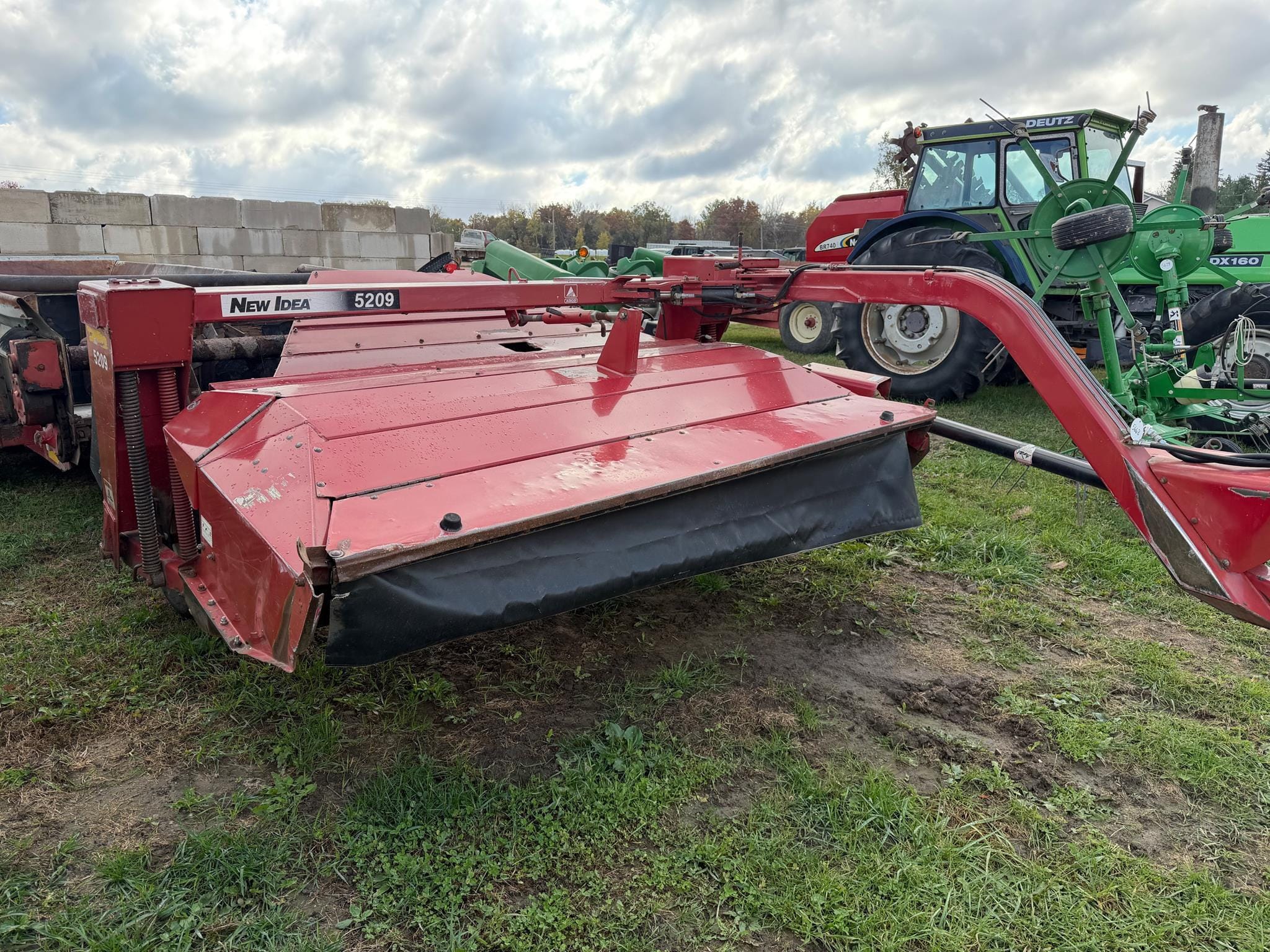 New Idea 5209 Equipment Image0