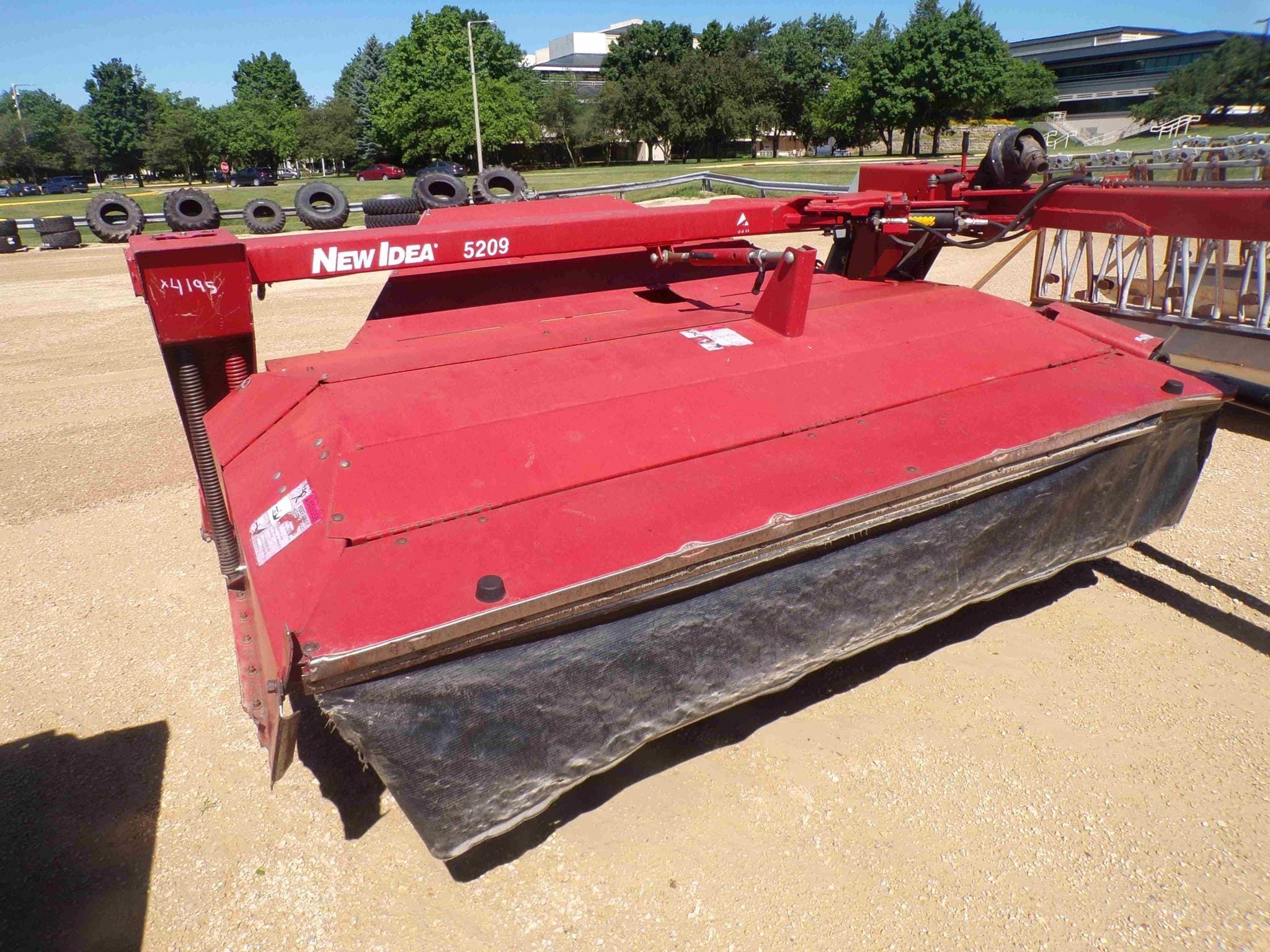 New Idea 5209 Equipment Image0