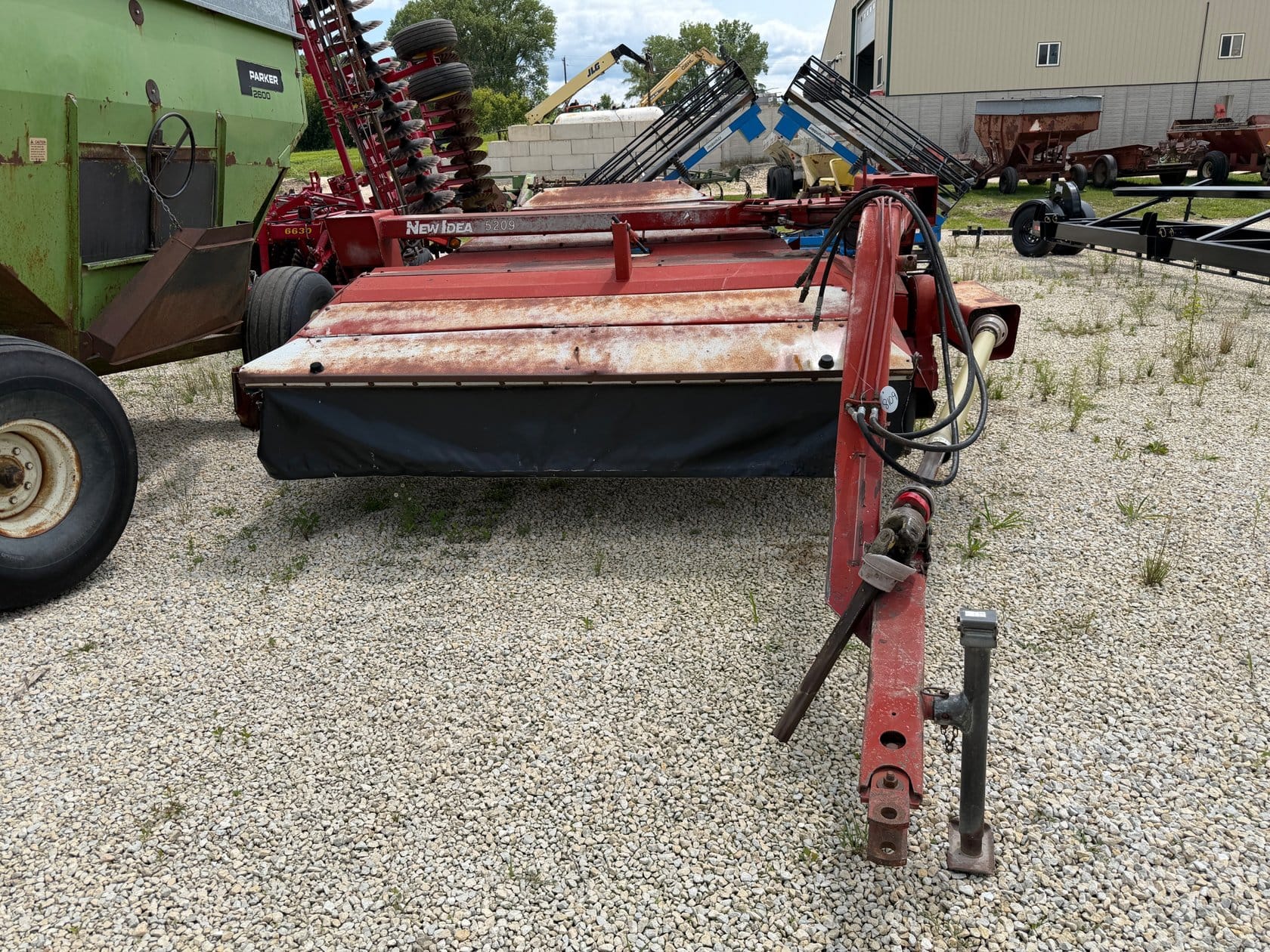 New Idea 5209 Equipment Image0