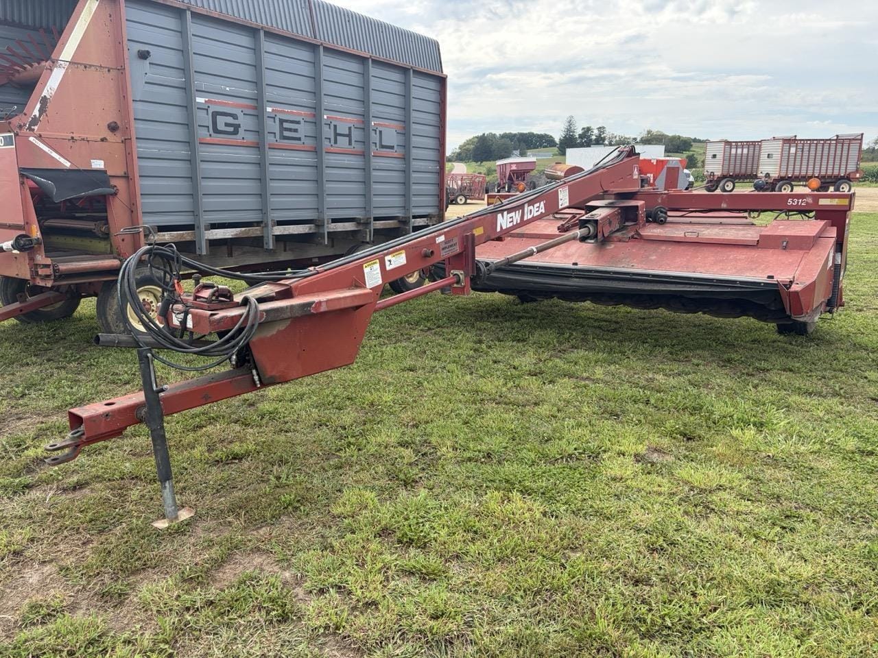New Idea 5312 Equipment Image0
