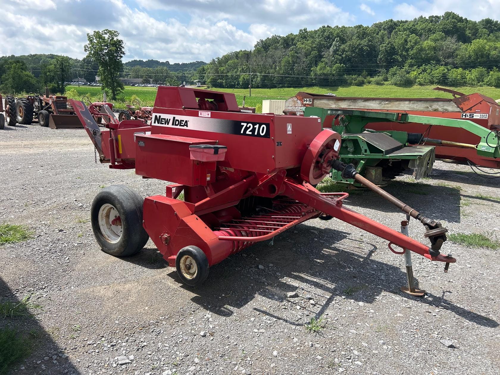 New Idea 7210 Equipment Image0