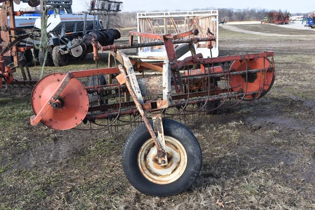 Image of New Idea 402 equipment image 1