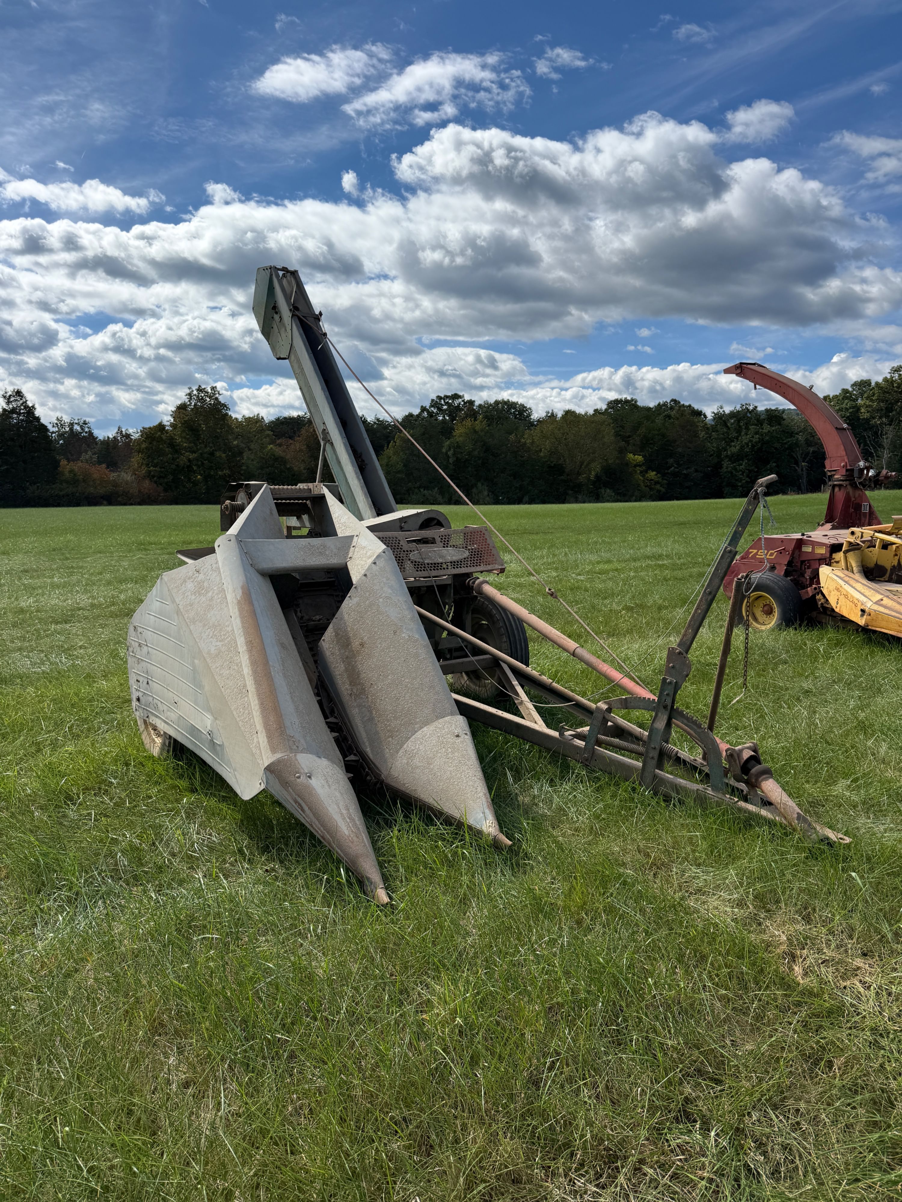 New Idea 309 Equipment Image0