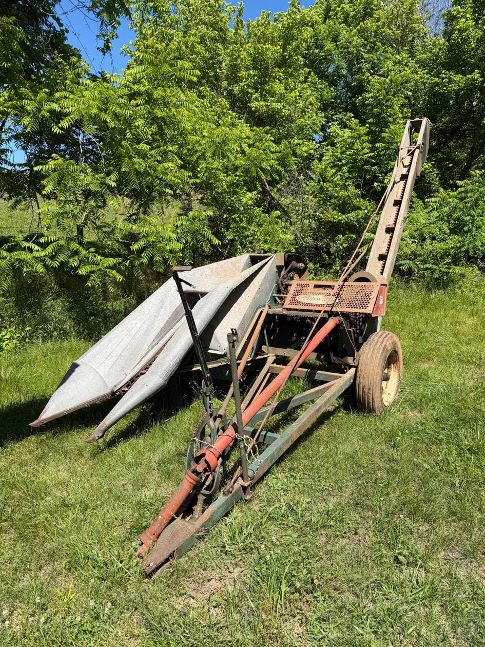 New Idea 323 Equipment Image0