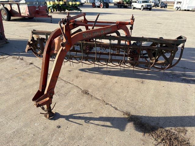 Image of New Idea 400 equipment image 1