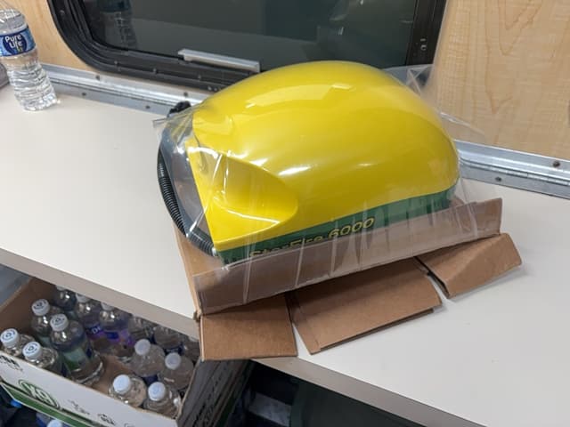 Image of John Deere StarFire 6000 equipment image 2