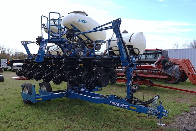 Image of Kinze 3505 equipment image 1