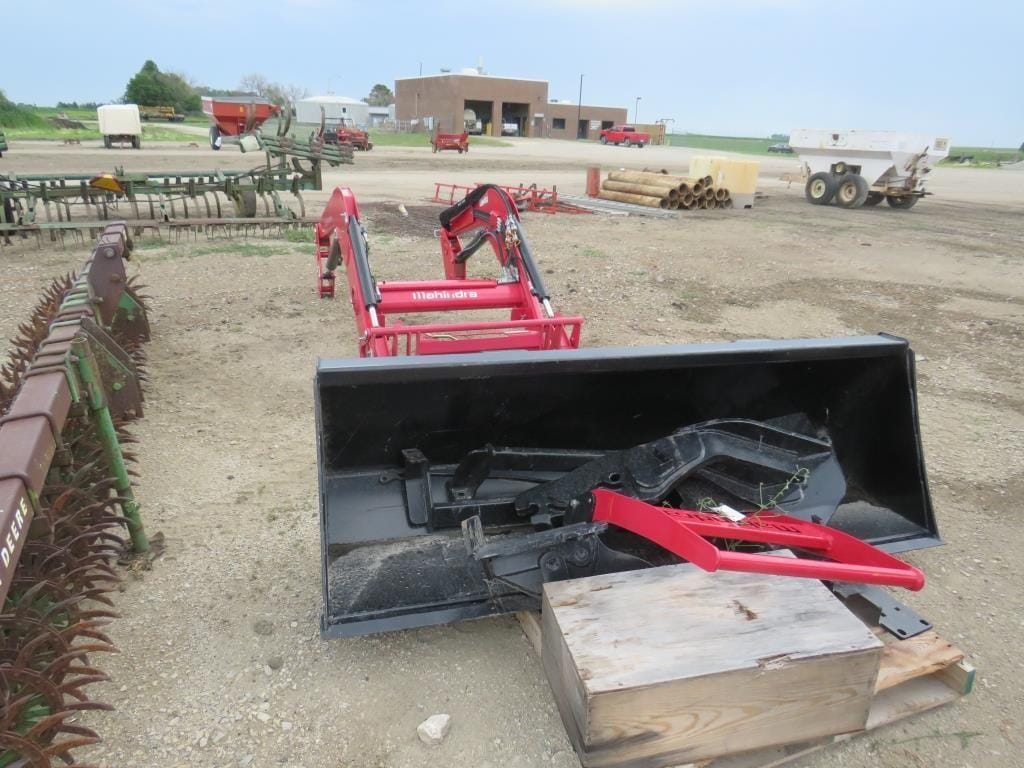 Mahindra 7095CLGC Equipment Image0