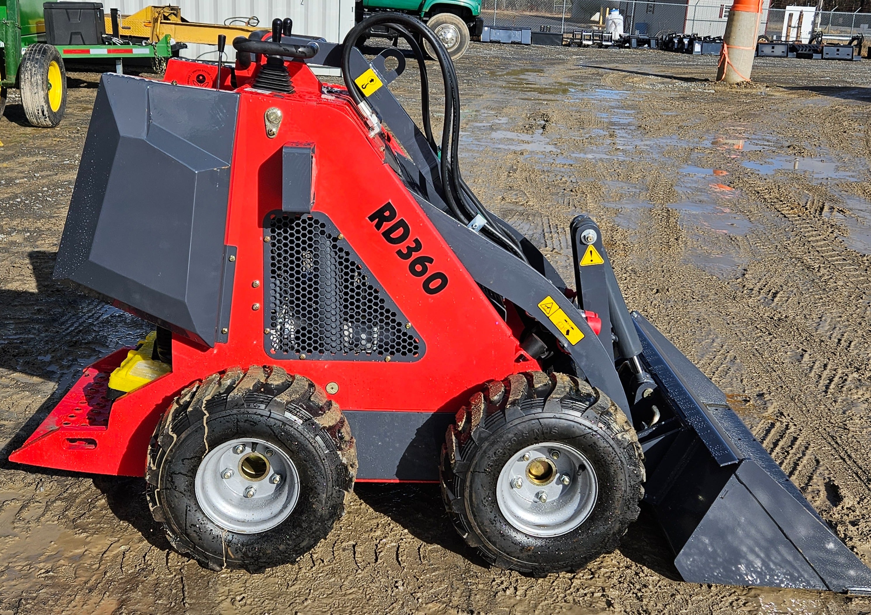 SOLD - Roda RD360 Lot No. 139 Construction with --- Hrs | Tractor Zoom