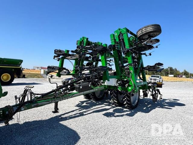 Image of Unverferth Renegade 3500 equipment image 2