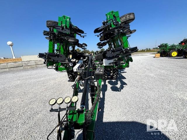 Image of Unverferth Renegade 3500 equipment image 4