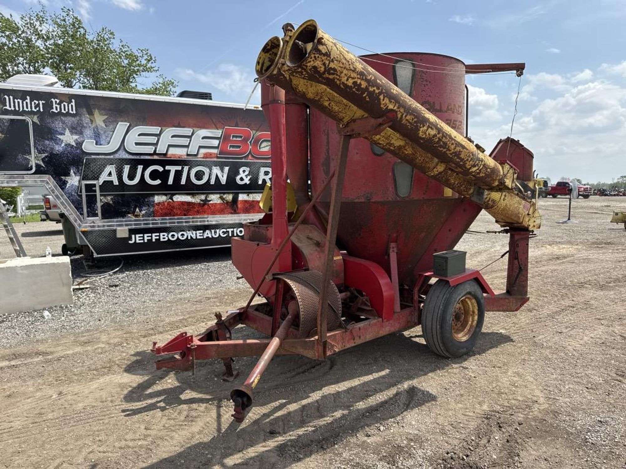 New Holland 352 Equipment Image0