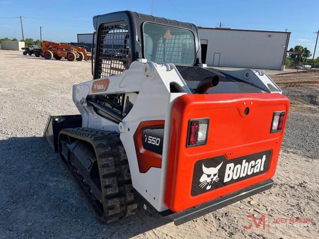 Image of Bobcat T550 equipment image 2