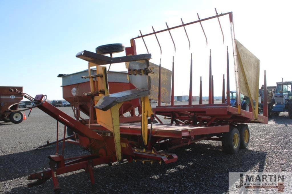 New Holland 1033 Equipment Image0