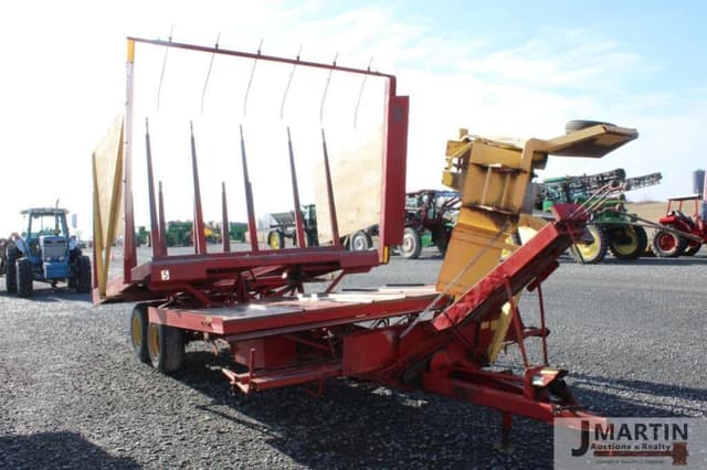 Image of New Holland 1033 equipment image 1