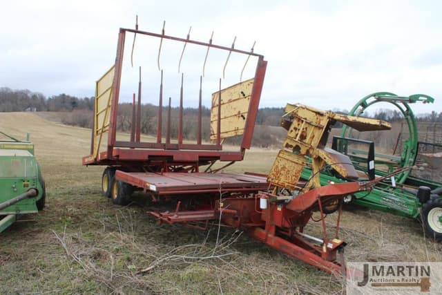 Image of New Holland Stackliner 1037 equipment image 1