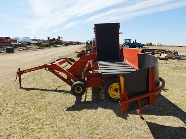 Image of New Holland 166 equipment image 4