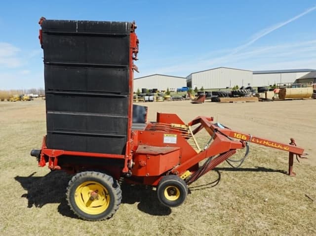 Image of New Holland 166 equipment image 2