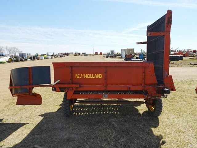 Image of New Holland 166 equipment image 3