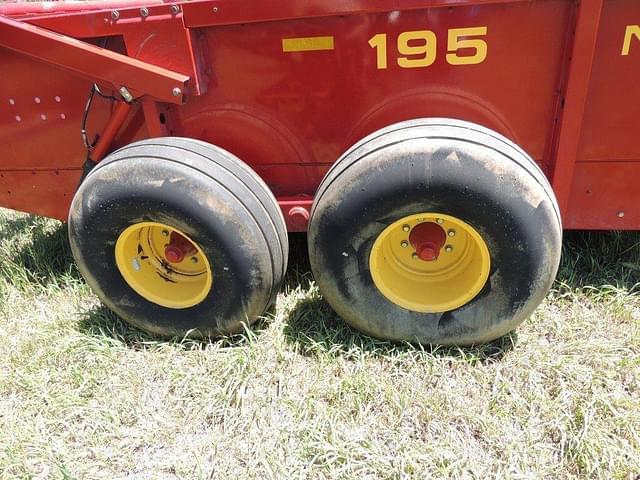 Image of New Holland 195 equipment image 4