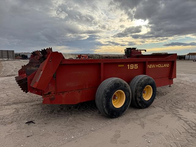 Image of New Holland 195 equipment image 4