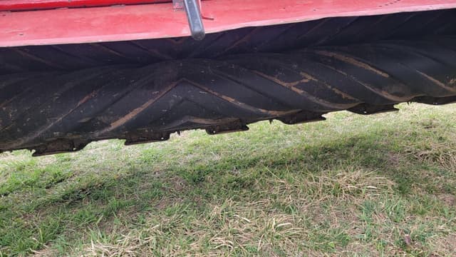 Image of New Holland 210 equipment image 3