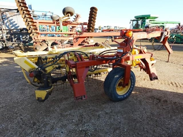 Image of New Holland 216 equipment image 2