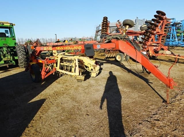 Image of New Holland 216 equipment image 1