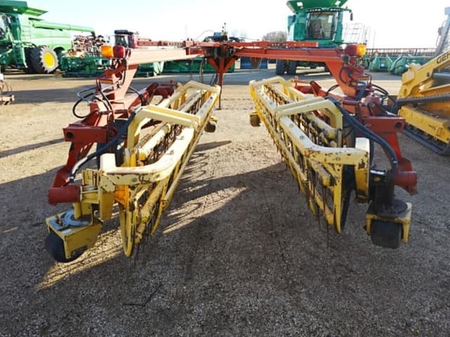 Image of New Holland 216 equipment image 3