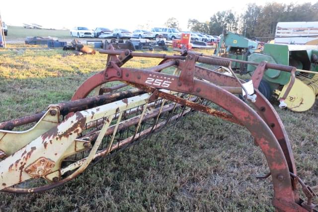 Image of New Holland 256 equipment image 2