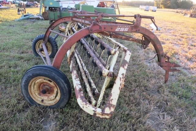 Image of New Holland 256 equipment image 3