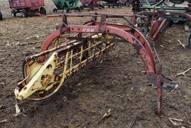 Image of New Holland 256 equipment image 1