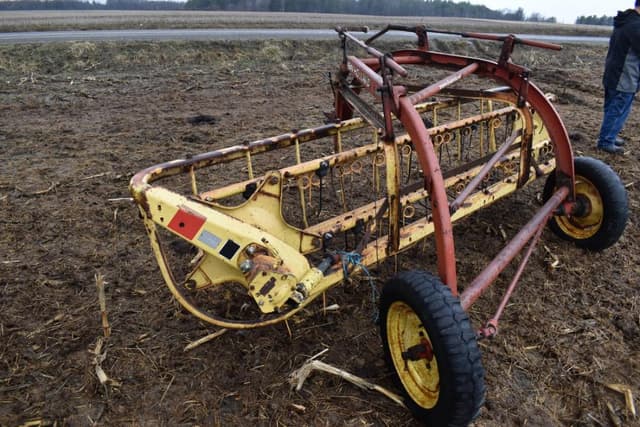 Image of New Holland 256 equipment image 3