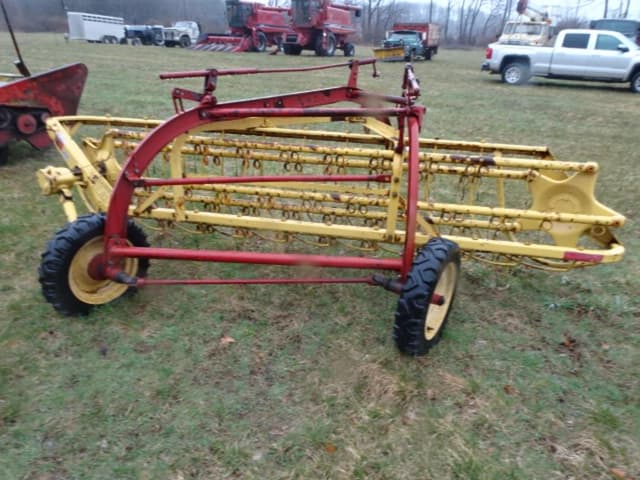 Image of New Holland 258 equipment image 3