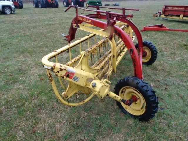 Image of New Holland 258 equipment image 2