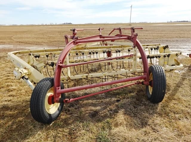 Image of New Holland 258 equipment image 3