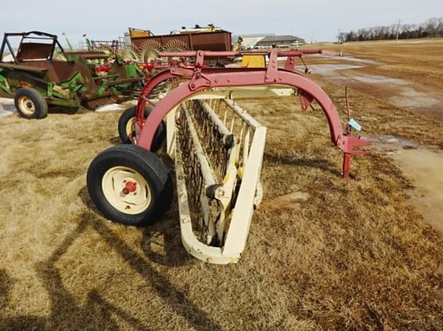 Image of New Holland 258 equipment image 2