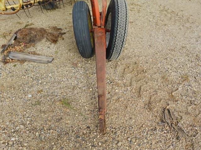 Image of New Holland 258 equipment image 3